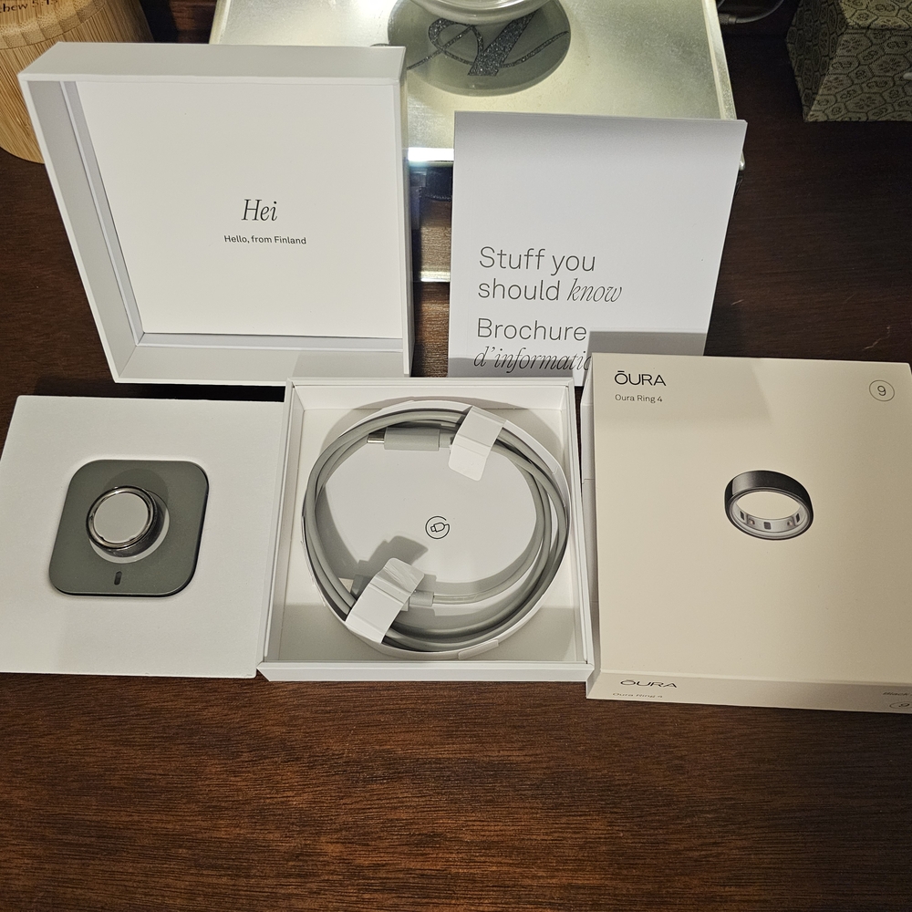 Oura Ring 4 Charging & Dock Set with Original Box